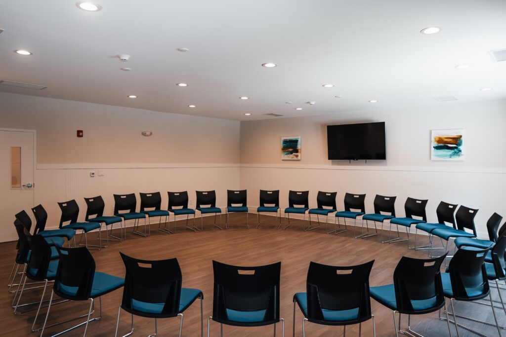 post traumatic disorder treatment center group room